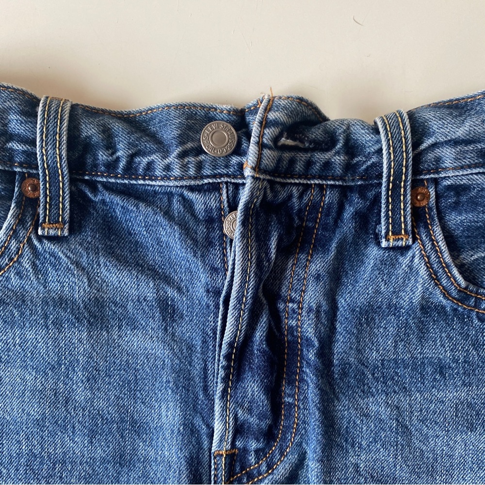 Levi’s 501 denim shorts medium wash - Picture 5 of 8